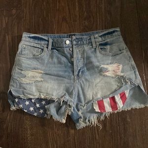 3” Gap high waisted short, American Flag Pocket